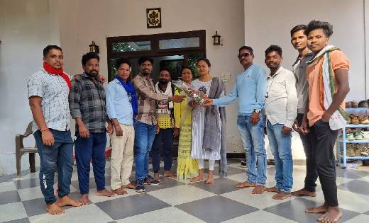 आदिवासी बेटी नीतू सिंह ठाकुर बनी डीएसपी; सर्व आदिवासी समाज य... - CG Sandesh