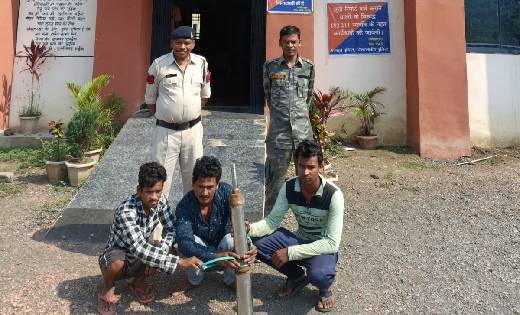 सिंघोड़ा : चोरी हुये सबमर्सिबल पम्प के साथ 03 आरोपी गिरफ्तार... - CG Sandesh