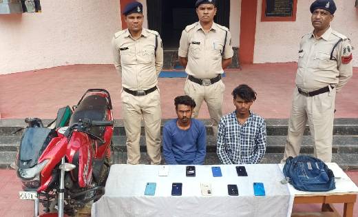 बागबाहरा :  09 नग चोरी के मोबाईल एवं एक मोटरसाइकिल के साथ 02... - CG Sandesh