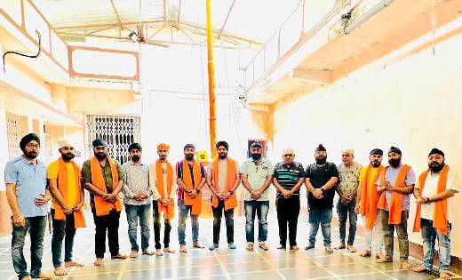 पिथौरा : श्री गुरु सिंघ सभा गुरुद्वारा में सिक्ख समाज के युव... - CG Sandesh