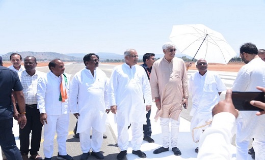 महामाया एयरपोर्ट के रनवे को देखकर मुख्यमंत्री ने जताई खुशी, ... - CG Sandesh