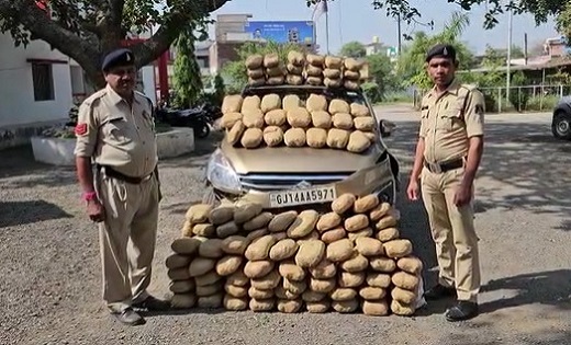 महासमुंद : पुलिस को देख 41 लाख का गांजा छोड़ कर भागे तस्कर - CG Sandesh