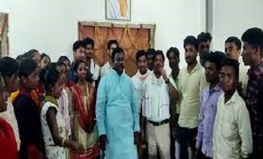 इस मांग को लेकर महाविद्यालय के दर्जनों छात्र पहुंचे विधायक न... - CG Sandesh