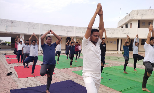 डी. एम. सी. महासमुन्द में मनाया गया अंतर्राष्ट्रीय योग दिवस - CG Sandesh