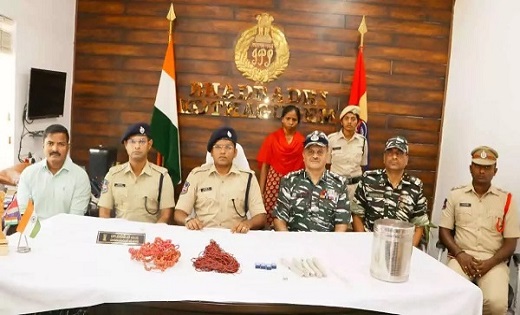 CG : महिला नक्सली कमांडर गिरफ्तार...30 से अधिक मामले थाने मे... - CG Sandesh