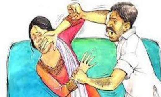 महासमुंद : गाली देने से मना करने पर महिला को पीटा, जमीन में पटककर घसीटा, केस दर्ज