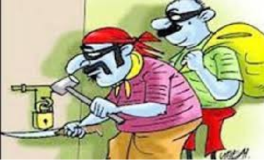 पिथौरा : घर केआलमारी से 2 लाख 70 हजार रुपये चोरी - CG Sandesh