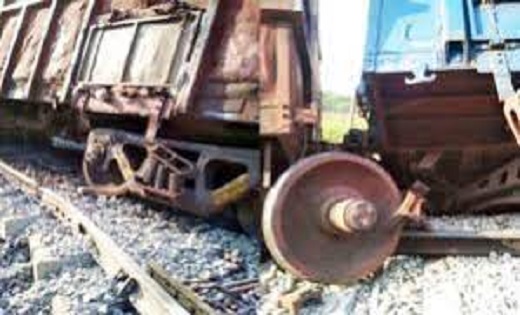  CG : एक्सप्रेस और कई पैसेंजर ट्रेनें रद्द…मालगाड़ी के 6 डिब... - CG Sandesh