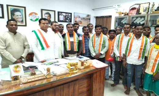  16 लोगों ने किया कांग्रेस प्रवेश, PCC अध्यक्ष मरकाम ने दिला... - CG Sandesh