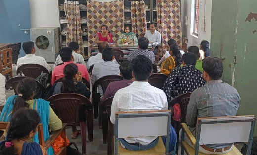 महासमुंद : एसडीएम चंद्रकार ने ली पटवारियों की बैठक - CG Sandesh