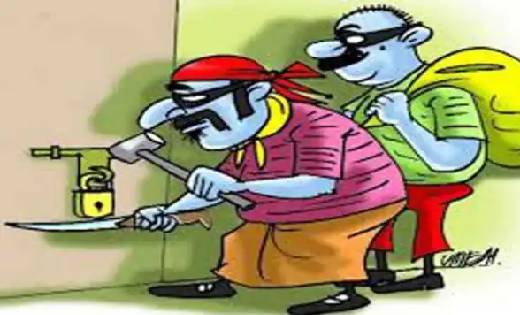 पिथौरा : नगर पंचायत पिथौरा के पुराना भवन के स्टोर रूम से साम... - CG Sandesh