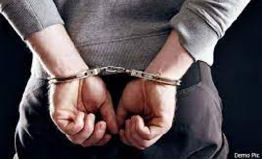 बसना : 10 लीटर महुआ शराब के साथ आरोपी पुलिस की गिरफ्त में - CG Sandesh