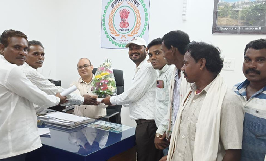 बसना तहसील अध्यक्ष नरेन्द्र यादव के नेतृत्व में अपर कलेक्टर ... - CG Sandesh
