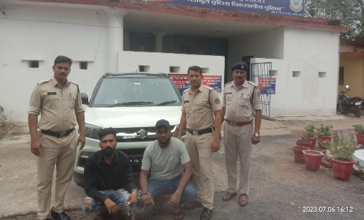 पिथौरा : जाति सूचक गाली गलौज कर की मारपीट, वीडियो भी किया वा... - CG Sandesh