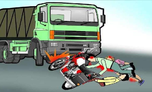 पिथौरा : तेज रफ़्तार ट्रक ने बाइक को मारी ठोकर, 2 घायल - CG Sandesh