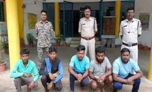  5 आरोपी चढ़े पुलिस के हत्थे...सिक्योरिटी गार्ड से की मारपीट  - CG Sandesh