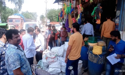 व्यापारियों में हड़कंप : अगरबत्ती भंडार में नगर निगम की दबिश... - CG Sandesh