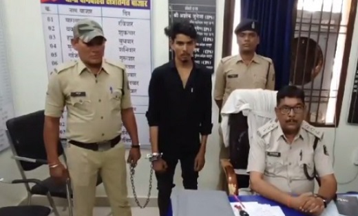 महासमुंद : धारदार हथियार से हत्या कर फरार आरोपी चढ़ा बागबाहरा... - CG Sandesh