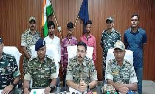 BREAKING : विस्फोटक के साथ चार नक्सली गिरफ्तार - CG Sandesh