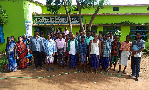 बसना : स्कूल भवन के मरम्मत की मांग, तालाबंदी करने की दी चेता... - CG Sandesh