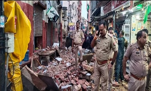 BREAKING : वृंदावन में बड़ा हादसा : बांके बिहारी मंदिर के पा... - CG Sandesh