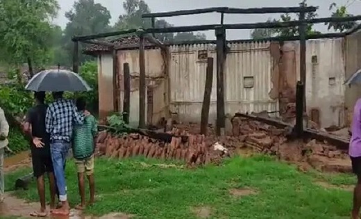 CG : भारी बारिश के कारण भरभराकर गिरी दीवार…10 साल की बच्ची क... - CG Sandesh