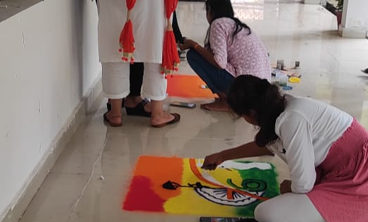 महासमुंद : स्वामी आत्मानंद अंग्रेजी माध्यम आदर्श महाविद्यालय में विभिन्न प्रतियोगिताओं का किया गया आयोजन 