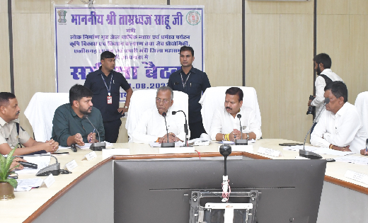 महासमुंद : प्रभारी मंत्री ताम्रध्वज साहू ने ली विभागीय समीक्... - CG Sandesh