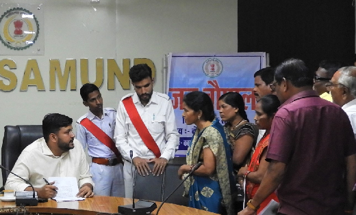 महासमुंद  : कलेक्टर जन चौपाल में मिले 69 आवेदन - CG Sandesh