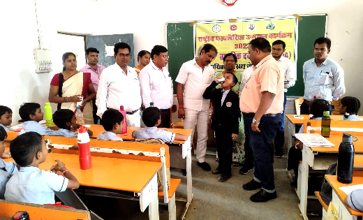 सरायपाली : नगर पालिका अध्यक्ष अमृत पटेल ने किया फाइलेरिया उन... - CG Sandesh