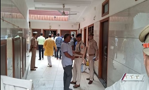 बदमाशों ने दिनदहाड़े घर में घुसकर दंपति पर बरसाई गोलियां...पत... - CG Sandesh