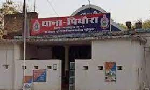 पिथौरा : महिला समूह ने पकड़ी शराब, पुलिस ने आबकारी एक्ट के तह... - CG Sandesh