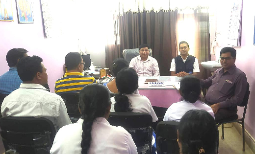 स्वास्थ्य पर्यवेक्षकों की बैठक सीएचसी सरायपाली में संपन्न - CG Sandesh