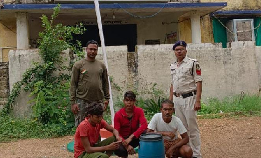 बलौदा : शराब बेचने वाले तीन आरोपी पुलिस की गिरफ्त में - CG Sandesh