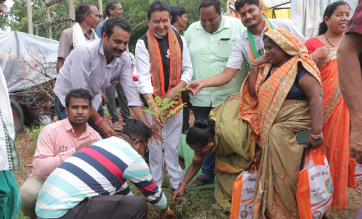 जनसंपर्क के दौरान भाजपा नेता डॉ. सम्पत अग्रवाल ने किया अनेक ... - CG Sandesh