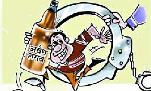 बसना : 20 लीटर शराब के साथ आरोपी गिरफ्तार, जमीन के अंदर गड्ढ... - CG Sandesh