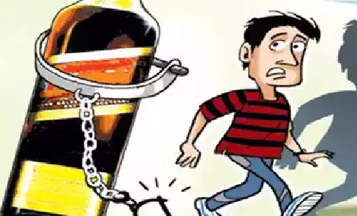 बसना : बाड़ी में बिक्री के लिए रखा था अवैध शराब, आरोपी गिरफ्त... - CG Sandesh