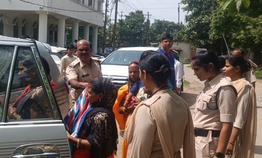 अपने ऊपर मिट्टी तेल डालकर जनदर्शन में पहुंचे एनटीपीसी के भूव... - CG Sandesh