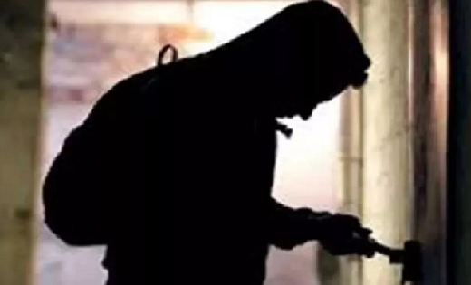 महासमुंद : दूकान का दीवाल तोड़कर की मोबाइल की चोरी