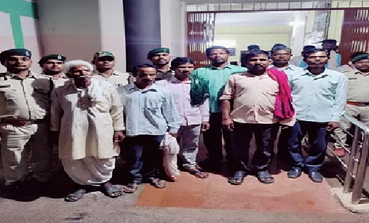 अवैध अतिक्रमण करने वाले ग्रामीण गिरफ्तार  - CG Sandesh