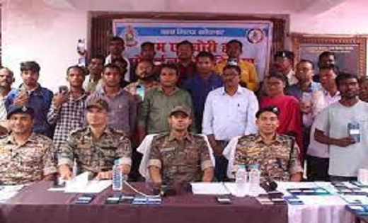 230 गुम हुए मोबाइल को एसपी ने पीडि़तों को वापस सौंपा - CG Sandesh