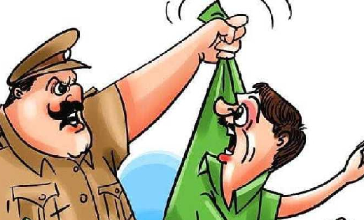 पटेवा : गाँव में शराब पिलाते आरोपी को पुलिस ने पकड़ा - CG Sandesh