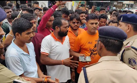 बसना : थाने के सामने युवक ने पीया कीटनाशक, राष्ट्रीय बजरंग द... - CG Sandesh