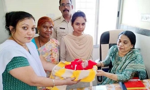 CG : मां मेरा क्या कसूर… झाड़ियों में नाजुक अवस्था में मिला न... - CG Sandesh