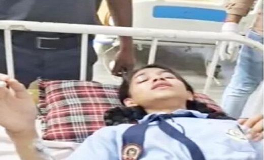 बिलासपुर : आत्मानंद स्कूल के बच्चों से भरी वैन में भीषण आग..... - CG Sandesh