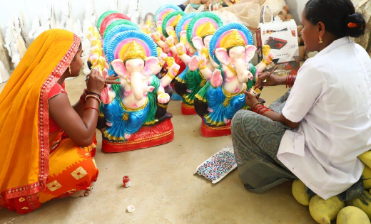 महासमुंद : सफलता की कहानी : इस बार घरों और पंडालों में विराज... - CG Sandesh