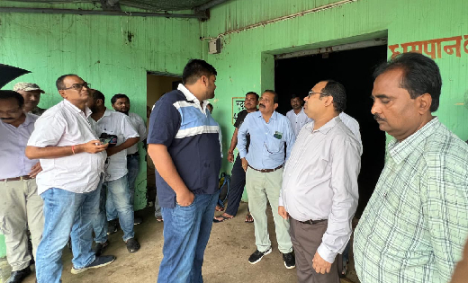 महासमुंद : कलेक्टर मलिक ने किया स्ट्रांग रूम का निरीक्षण - CG Sandesh