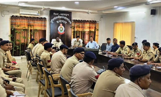 महासमुंद : पुलिस अधिकारी-कर्मचारियों को डाक मतपत्र तथा निर्व... - CG Sandesh