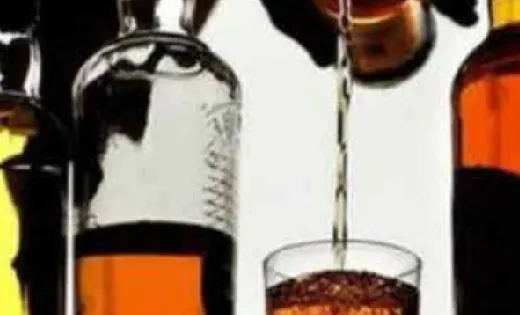पिथौरा से 4 लीटर महुआ शराब जप्त, बसना में शराब पीने की सुविध... - CG Sandesh
