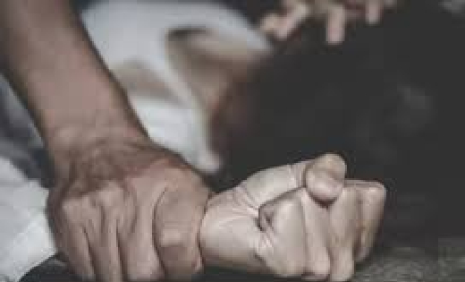 छात्रा के साथ गैंगरेप, फटे कपड़ों में लड़खड़ाते पहुंची पुलिस चौ... - CG Sandesh
